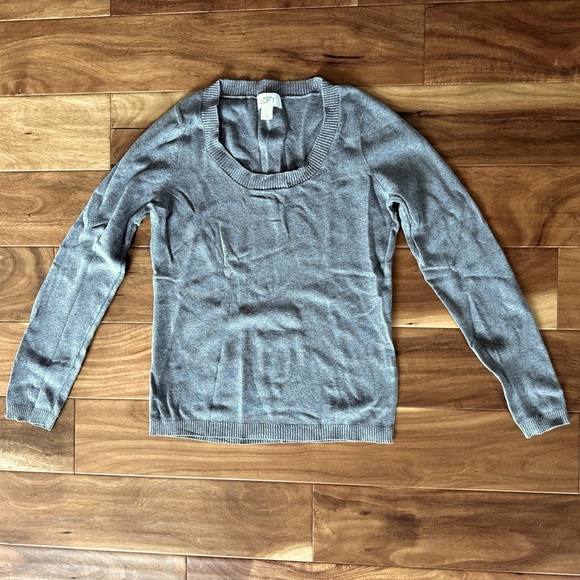 Ann Taylor Loft Grey Scoop Neck Sweater size Medium - Picture 1 of 3